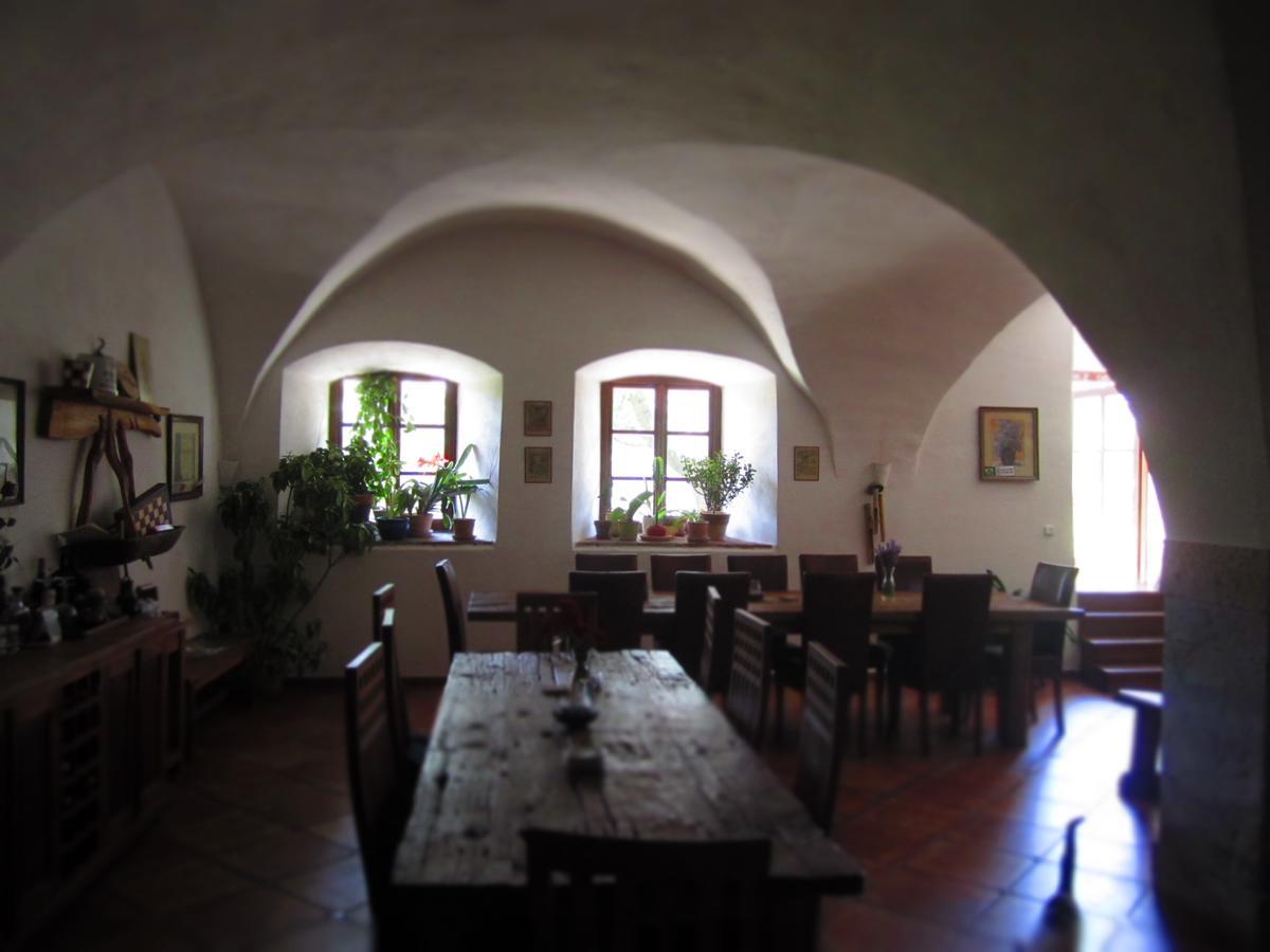 Holubnik Statecnych Zen Kralovych Ξενοδοχείο Luže Εξωτερικό φωτογραφία